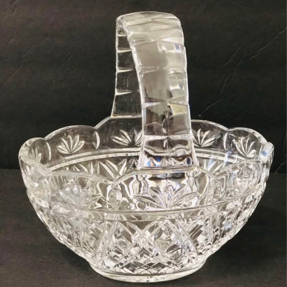 Beautiful Vintage Bohemia 24% Lead Crystal Etched Candy Dish Basket Handle